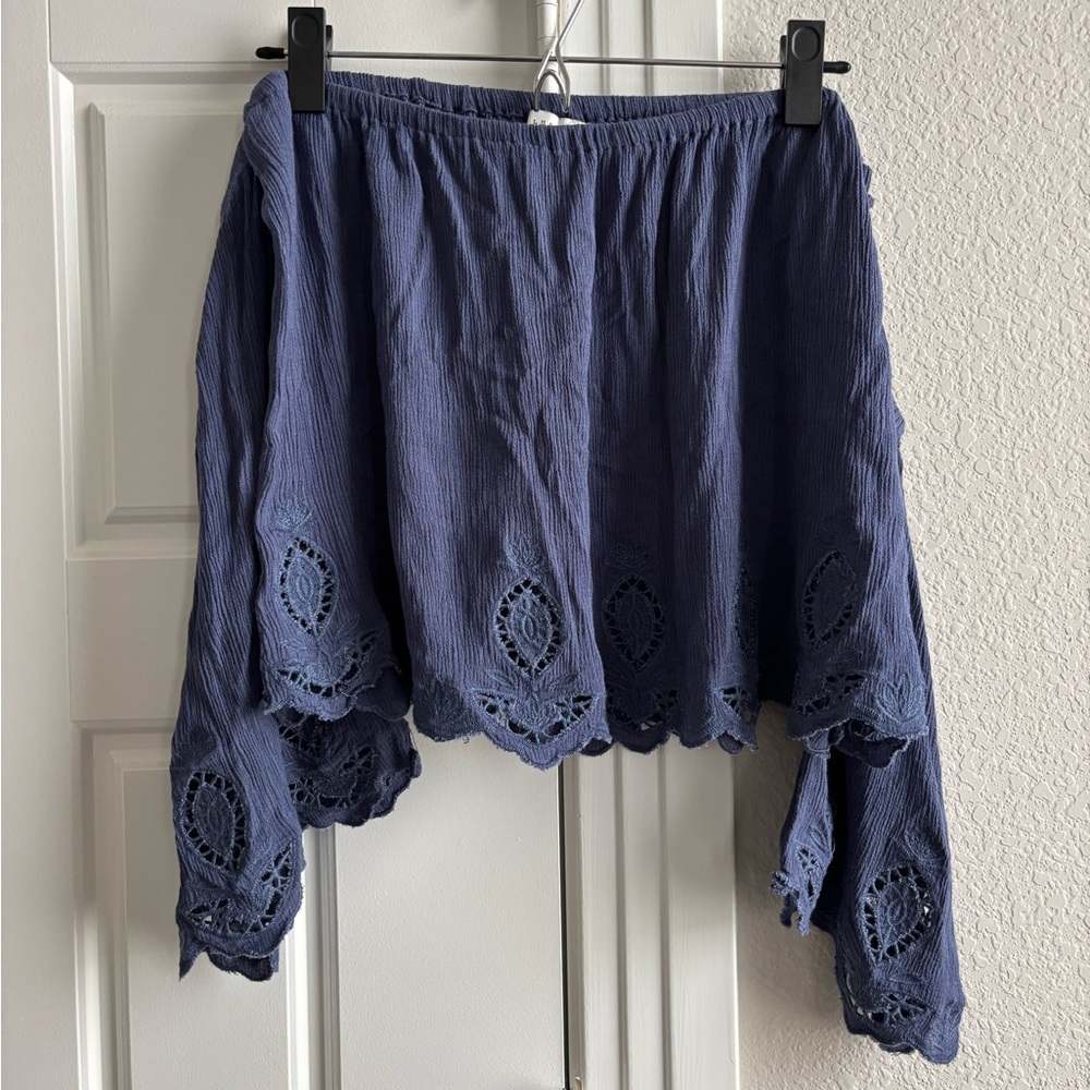 Lush off-the-shoulder long-sleeve crop top with lace crochet detail (size M)